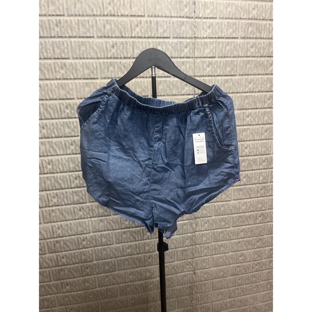 Cupshe Blue Chambray Elastic Waist Dolphin Hem Shorts Medium CAA02A4E024SS NWT